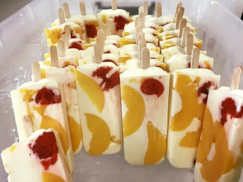 Fruit popsicles at la flor michoacana in Charlottesville