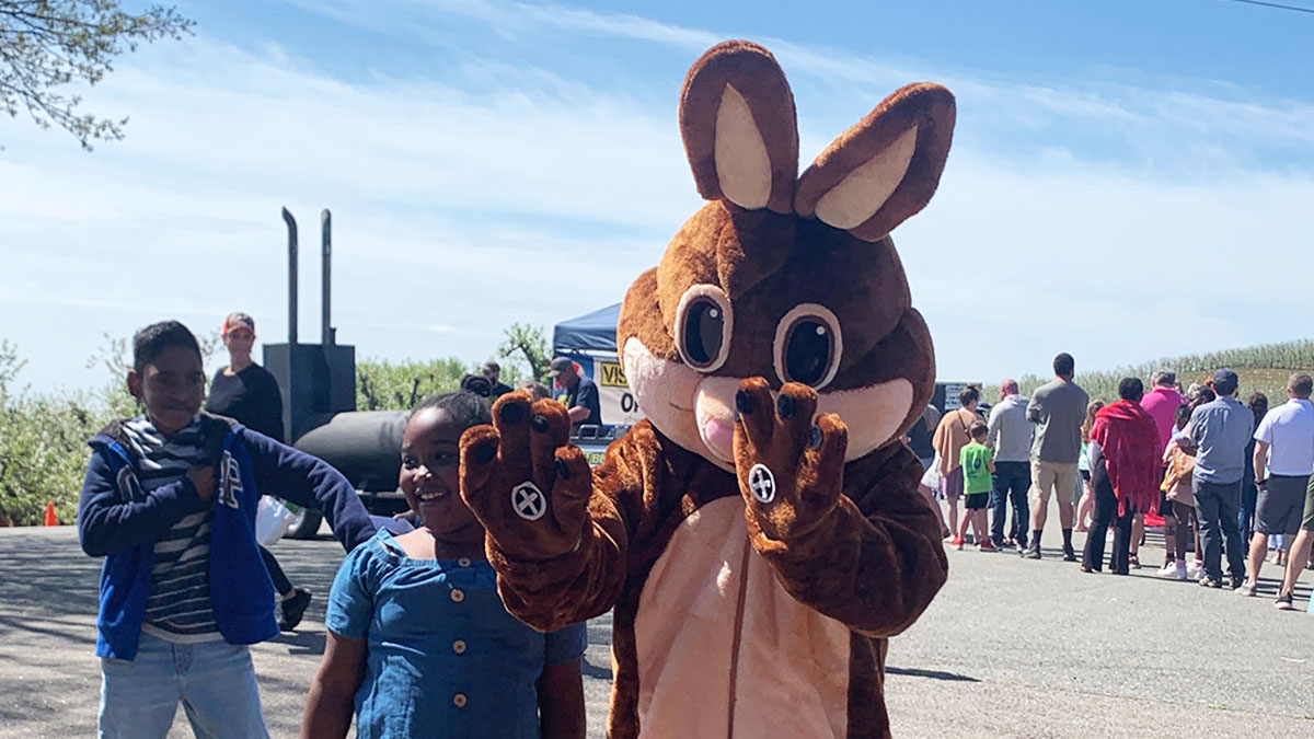 easter bunny at carter mountain eggstravaganza