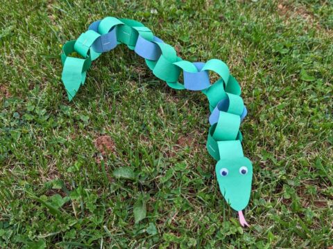 Cultivating Curiosity paper chain snake kids craft