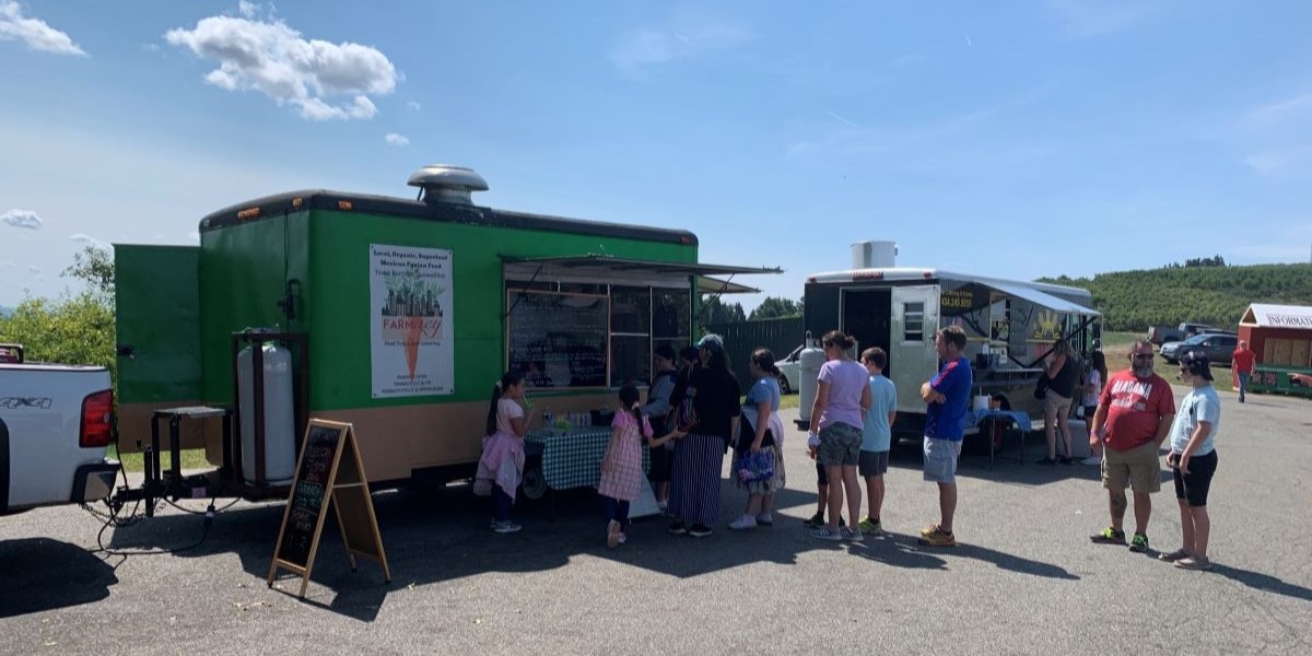 Farmacy food truck at Carter Mountain Orchard