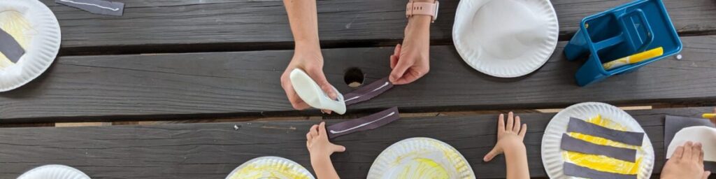 Kids making paper plate bumblebees